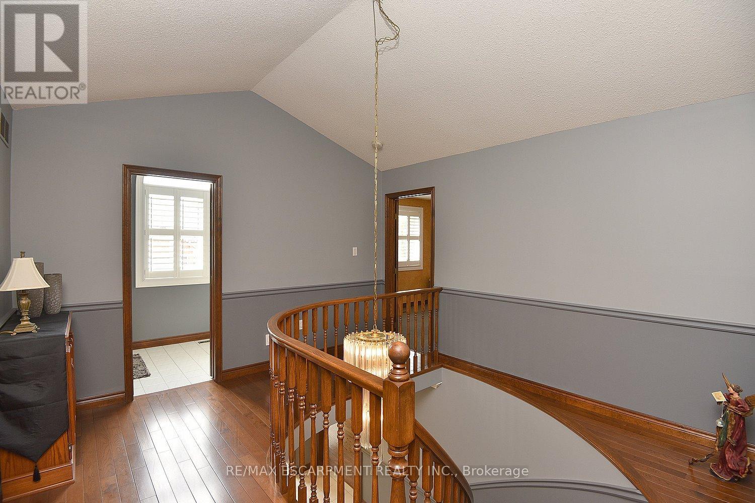 Photo 10 of 36 Tommar Place, Hamilton ON