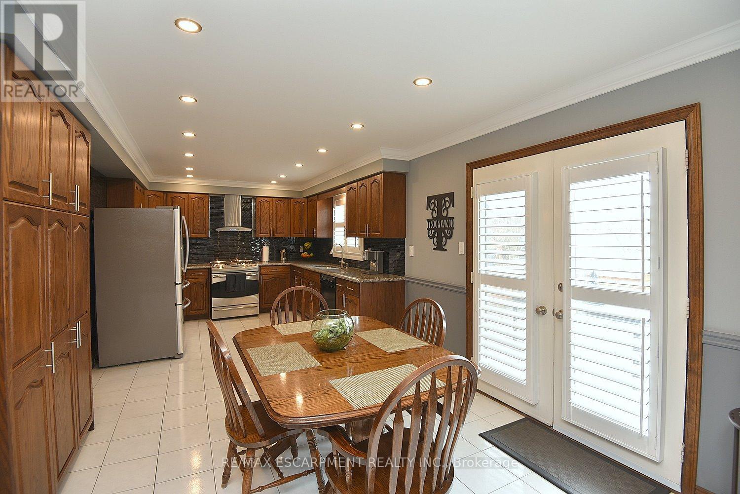 Photo 3 of 36 Tommar Place, Hamilton ON