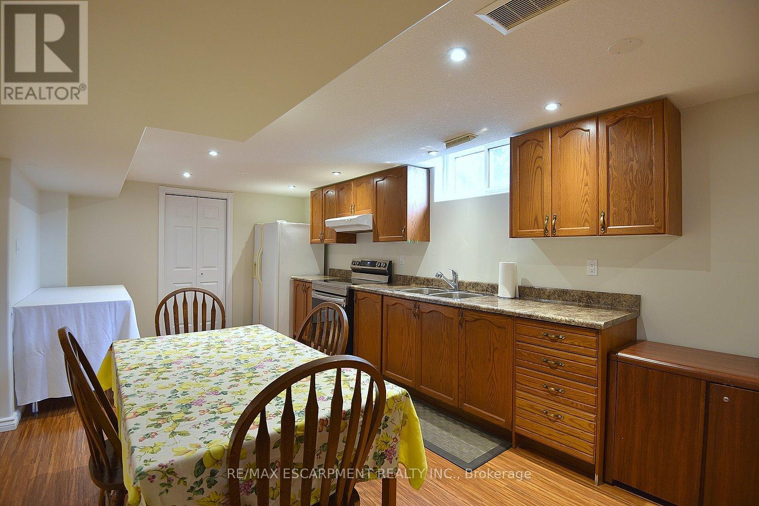 Photo 2 of 36 Tommar Place, Hamilton ON