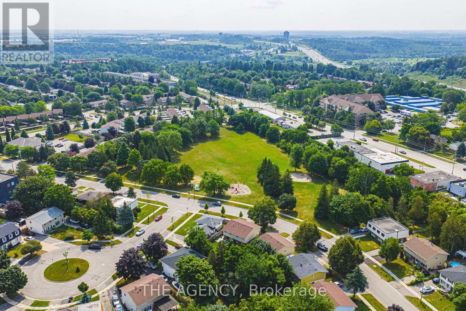 Photo 32 of 137 Pepperwood Crescent, Kitchener ON