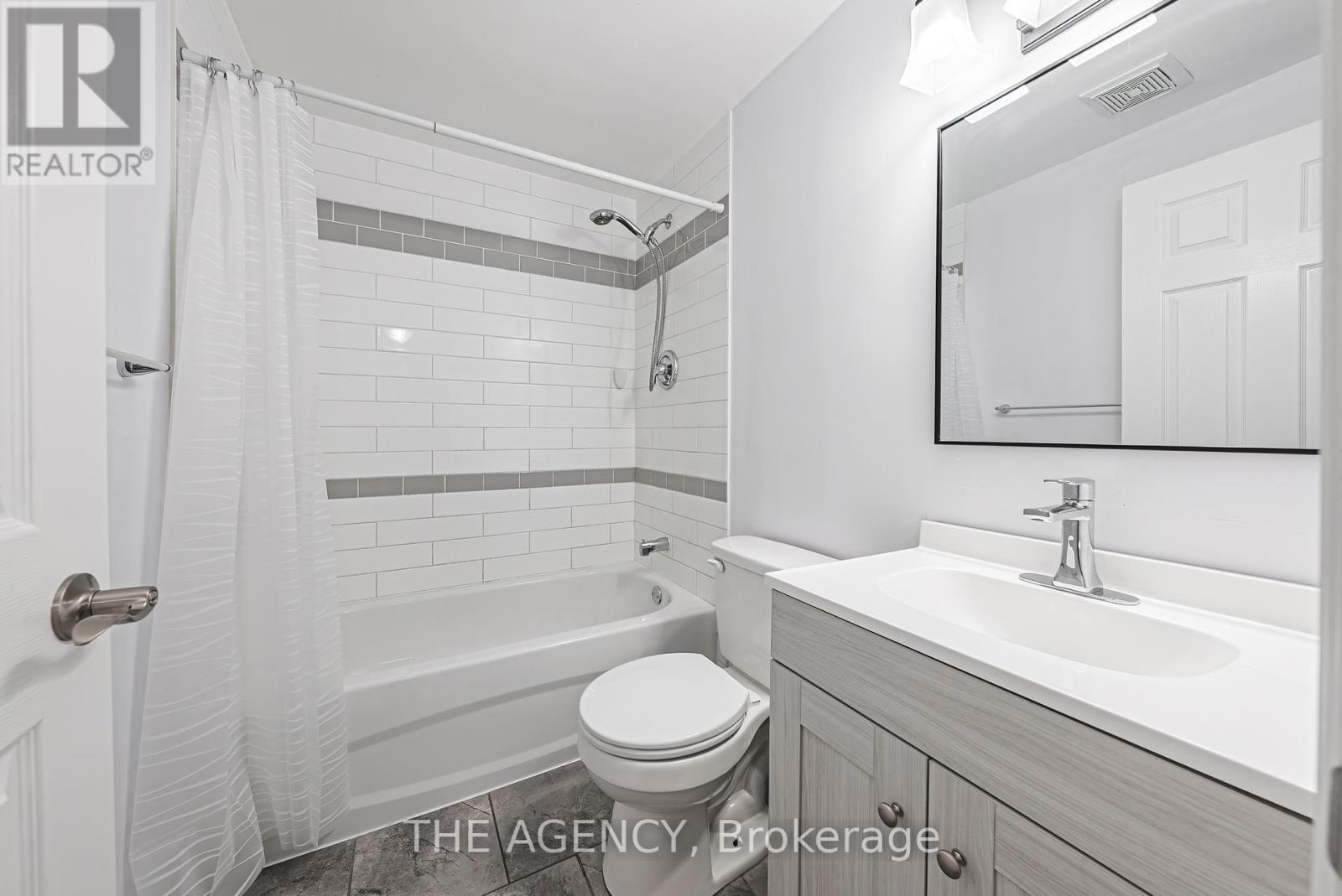 Photo 10 of 137 Pepperwood Crescent, Kitchener ON