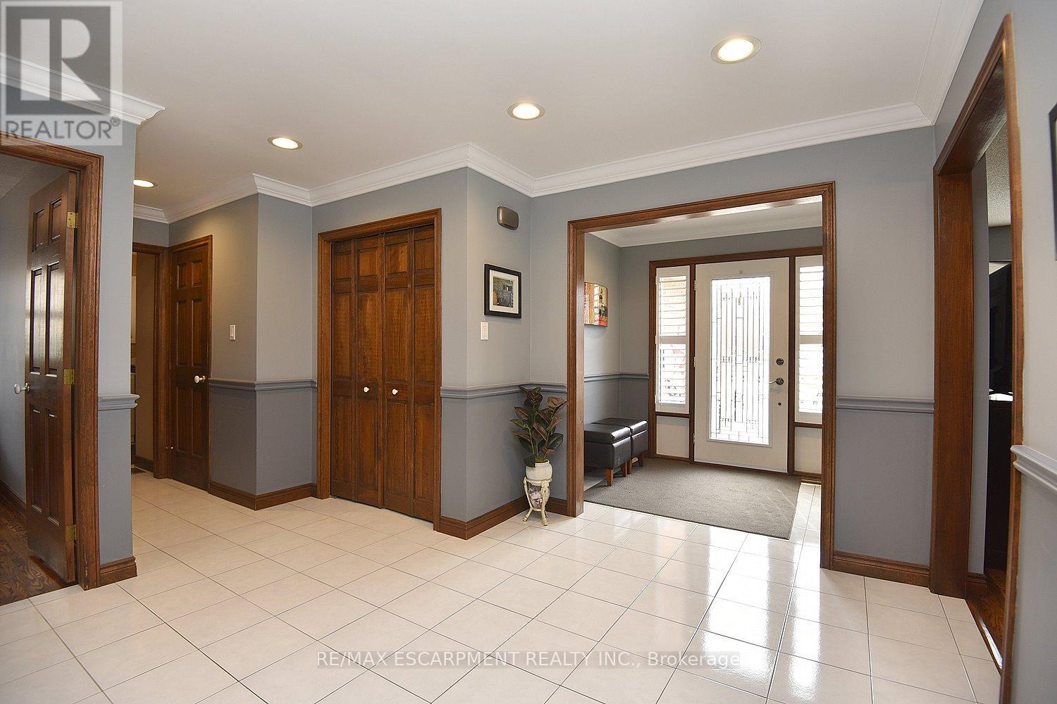 Photo 9 of 36 Tommar Place, Hamilton ON