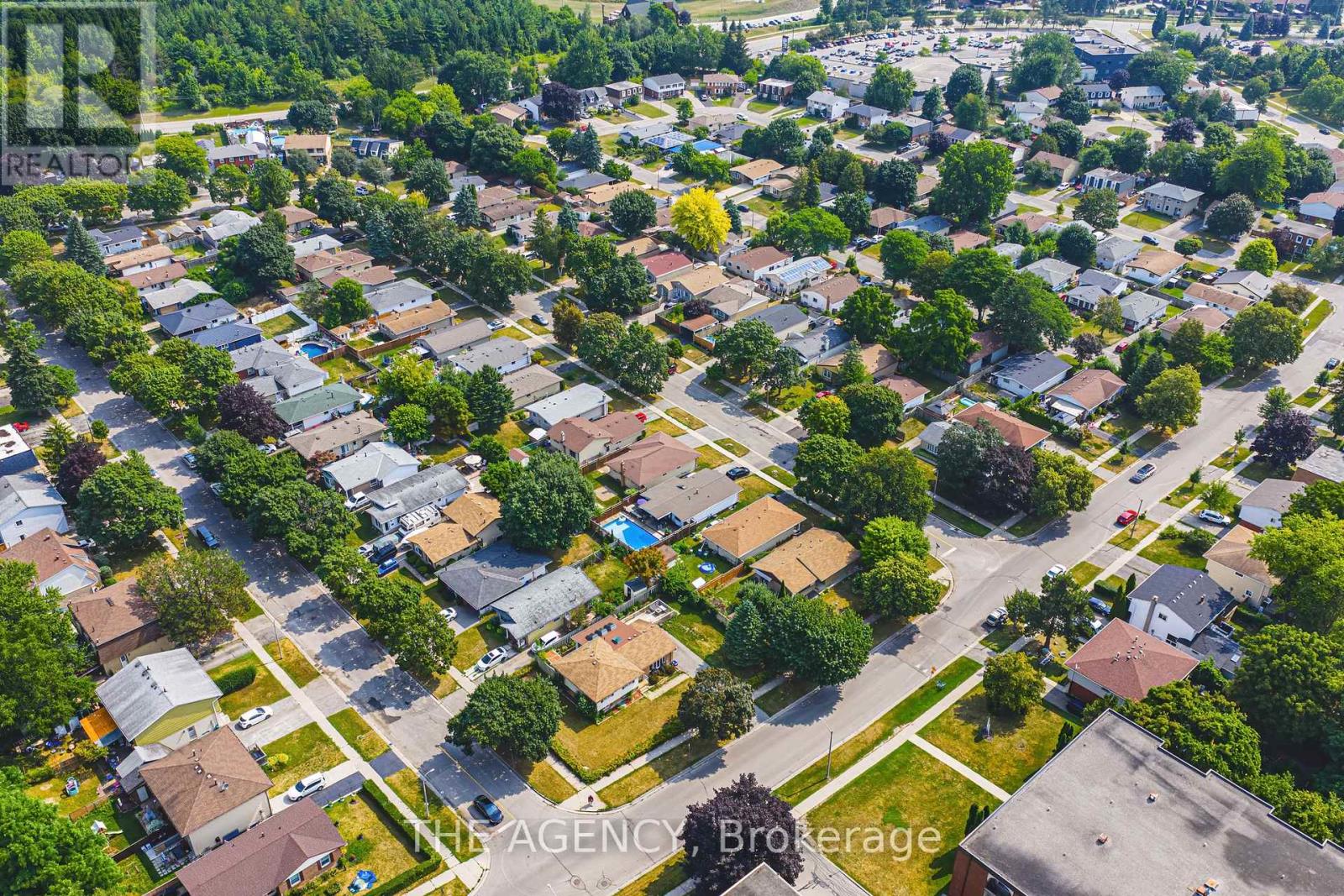 Photo 28 of 137 Pepperwood Crescent, Kitchener ON