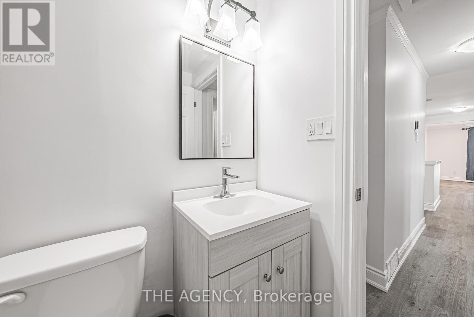 Photo 11 of 137 Pepperwood Crescent, Kitchener ON