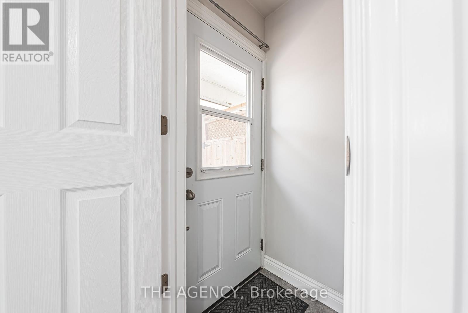 Photo 19 of 137 Pepperwood Crescent, Kitchener ON