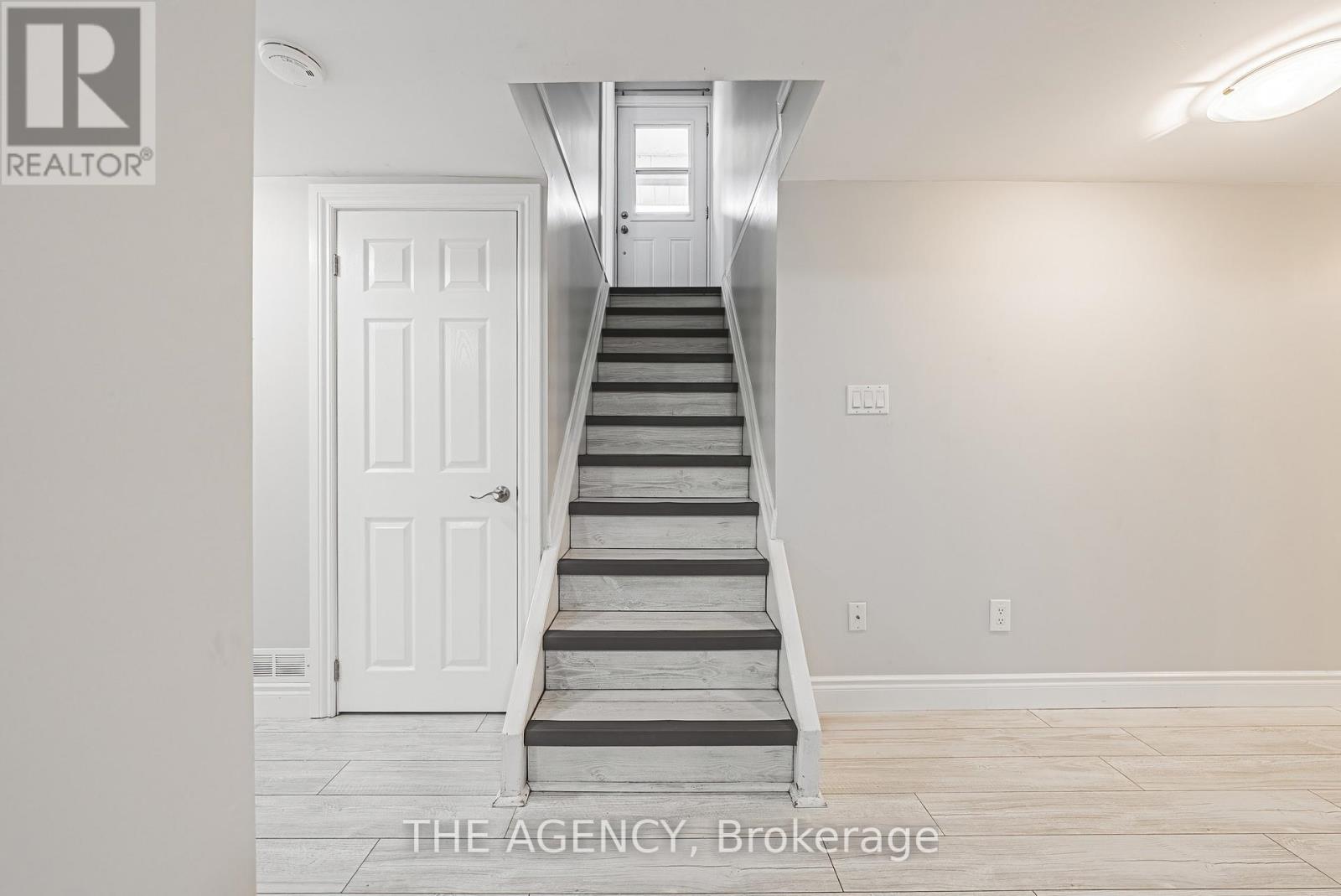 Photo 12 of 137 Pepperwood Crescent, Kitchener ON