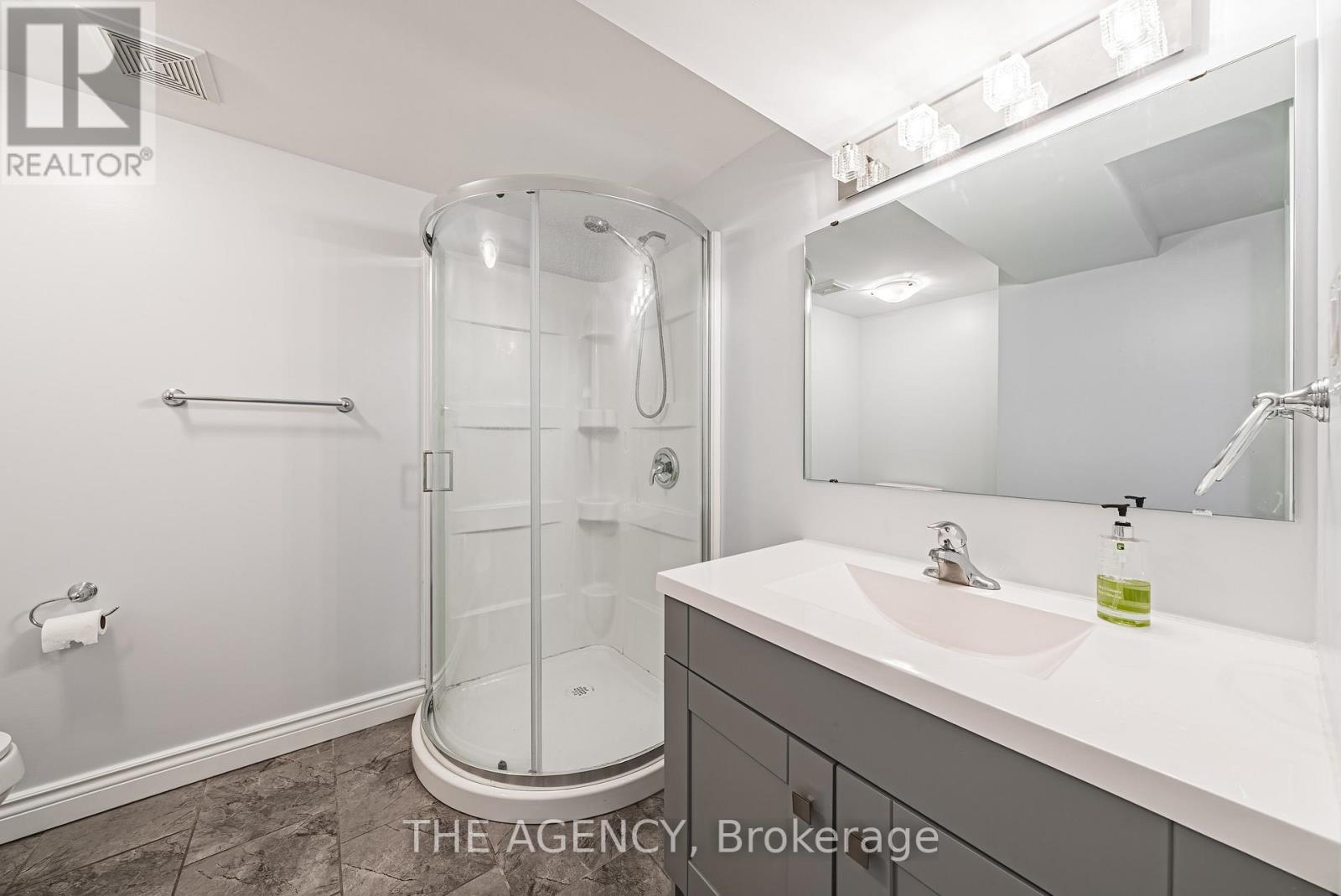 Photo 17 of 137 Pepperwood Crescent, Kitchener ON