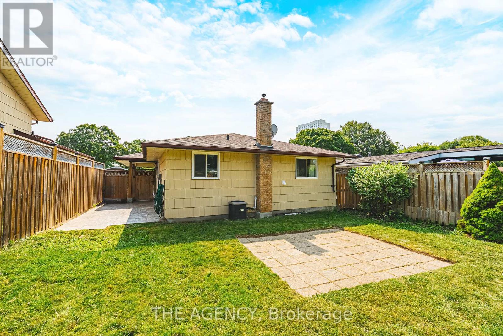 Photo 21 of 137 Pepperwood Crescent, Kitchener ON