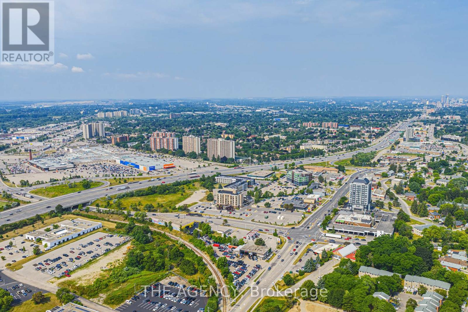 Photo 34 of 137 Pepperwood Crescent, Kitchener ON