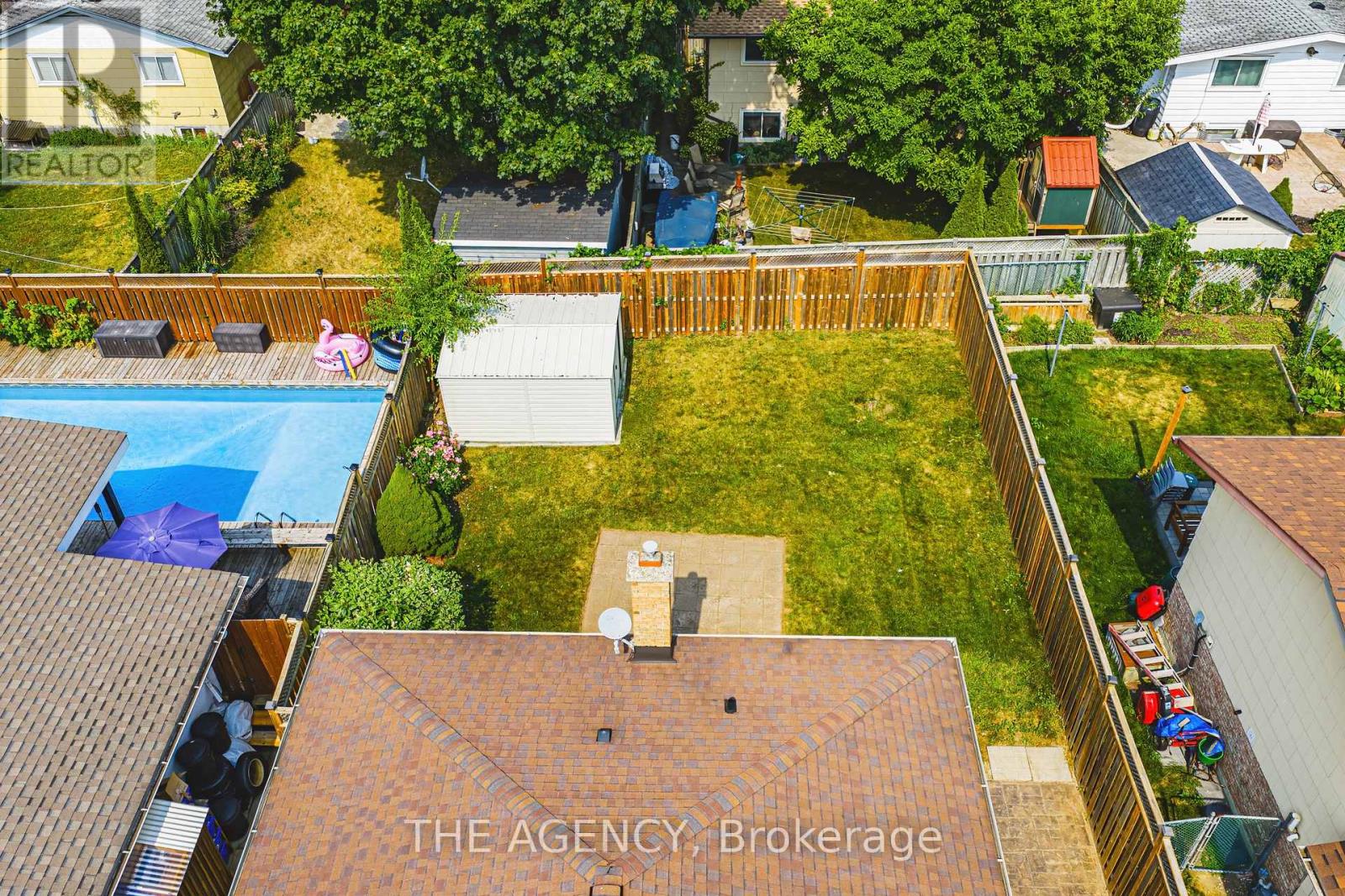 Photo 26 of 137 Pepperwood Crescent, Kitchener ON