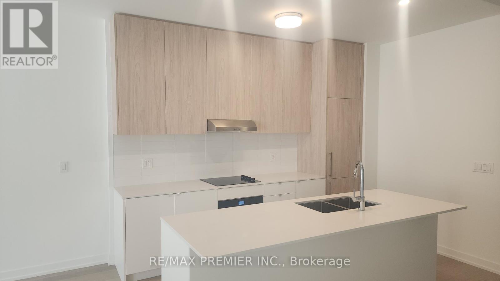 Photo 3 of 106 67 Saigon Drive S, Richmond Hill ON