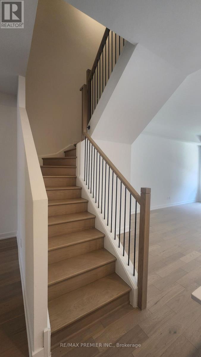 Photo 2 of 106 67 Saigon Drive S, Richmond Hill ON