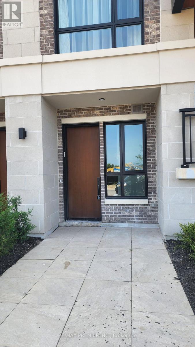 Photo 4 of 106 67 Saigon Drive S, Richmond Hill ON