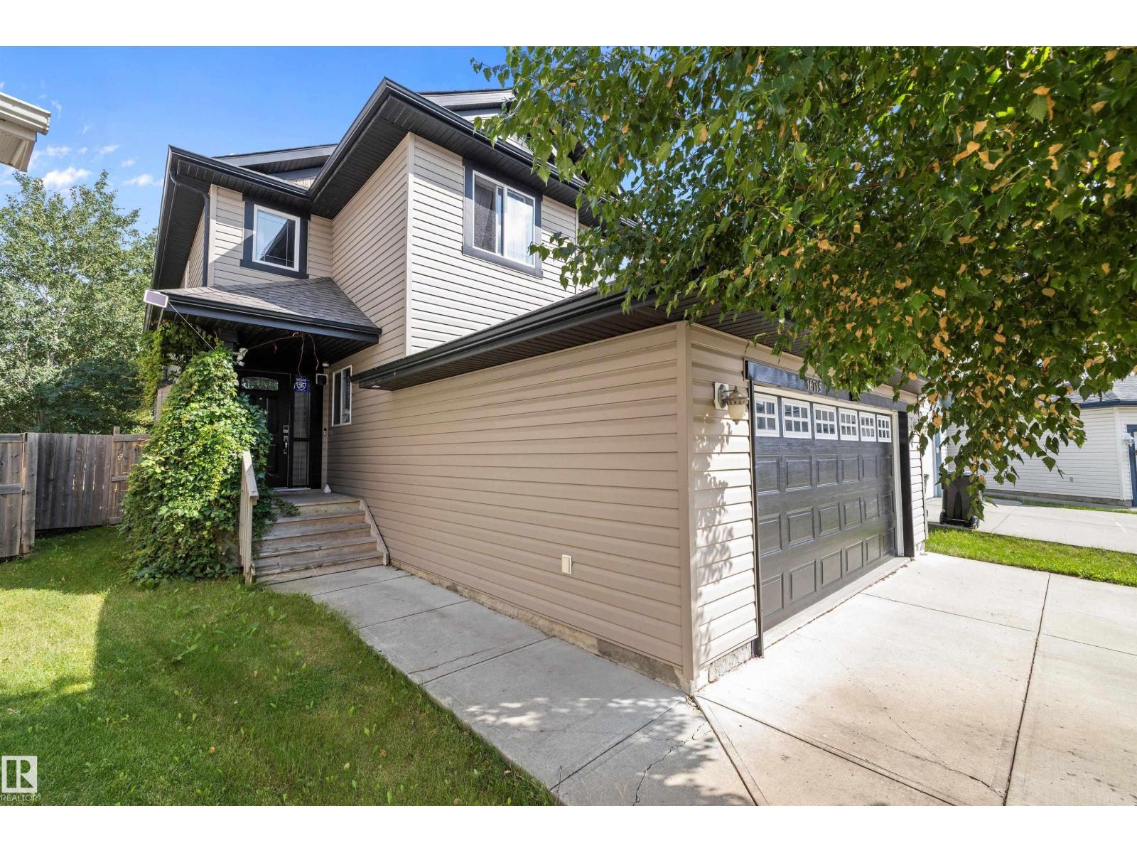Photo 10 of 16715 114 St Nw, Edmonton AB