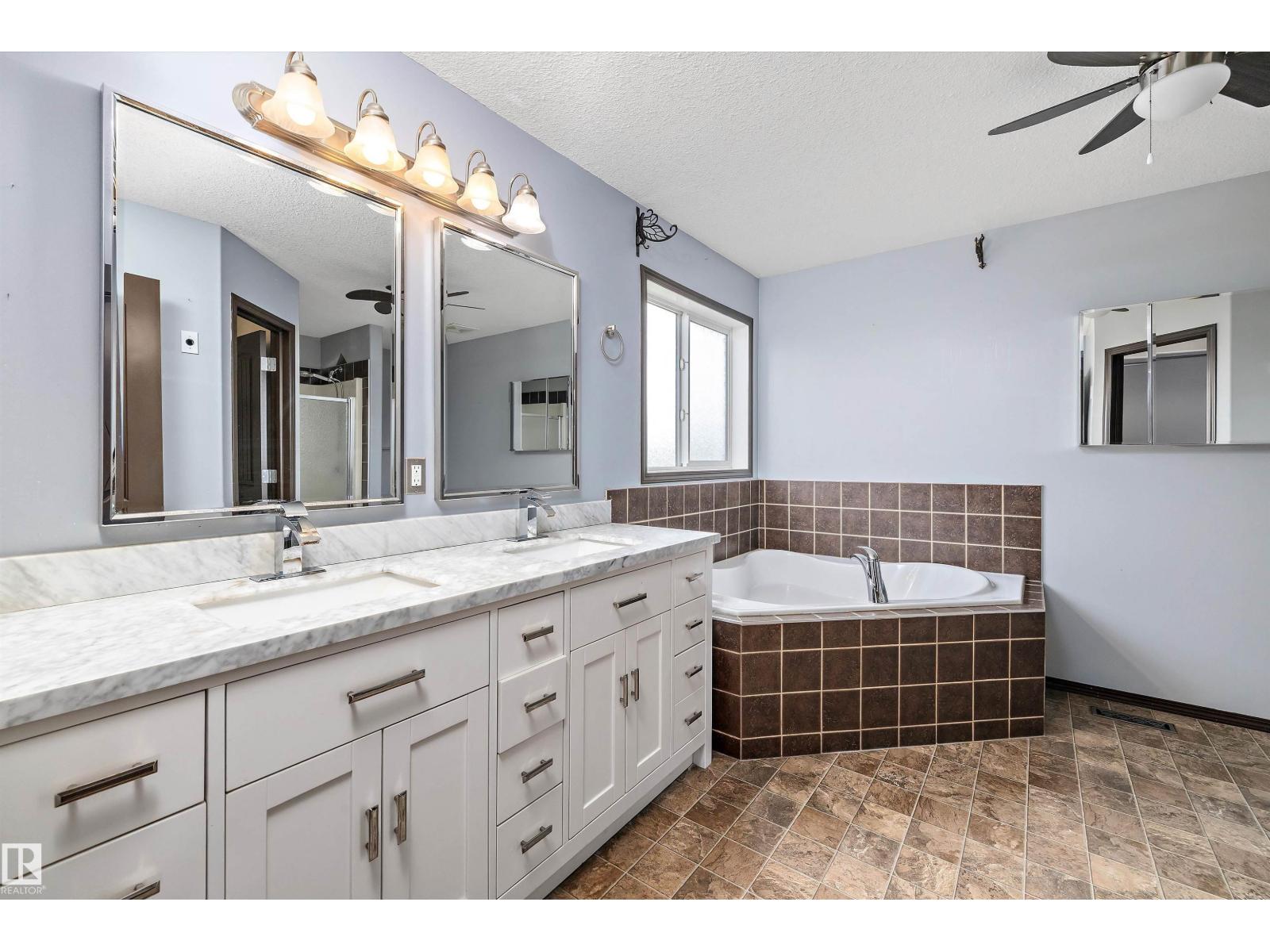 Photo 7 of 16715 114 St Nw, Edmonton AB