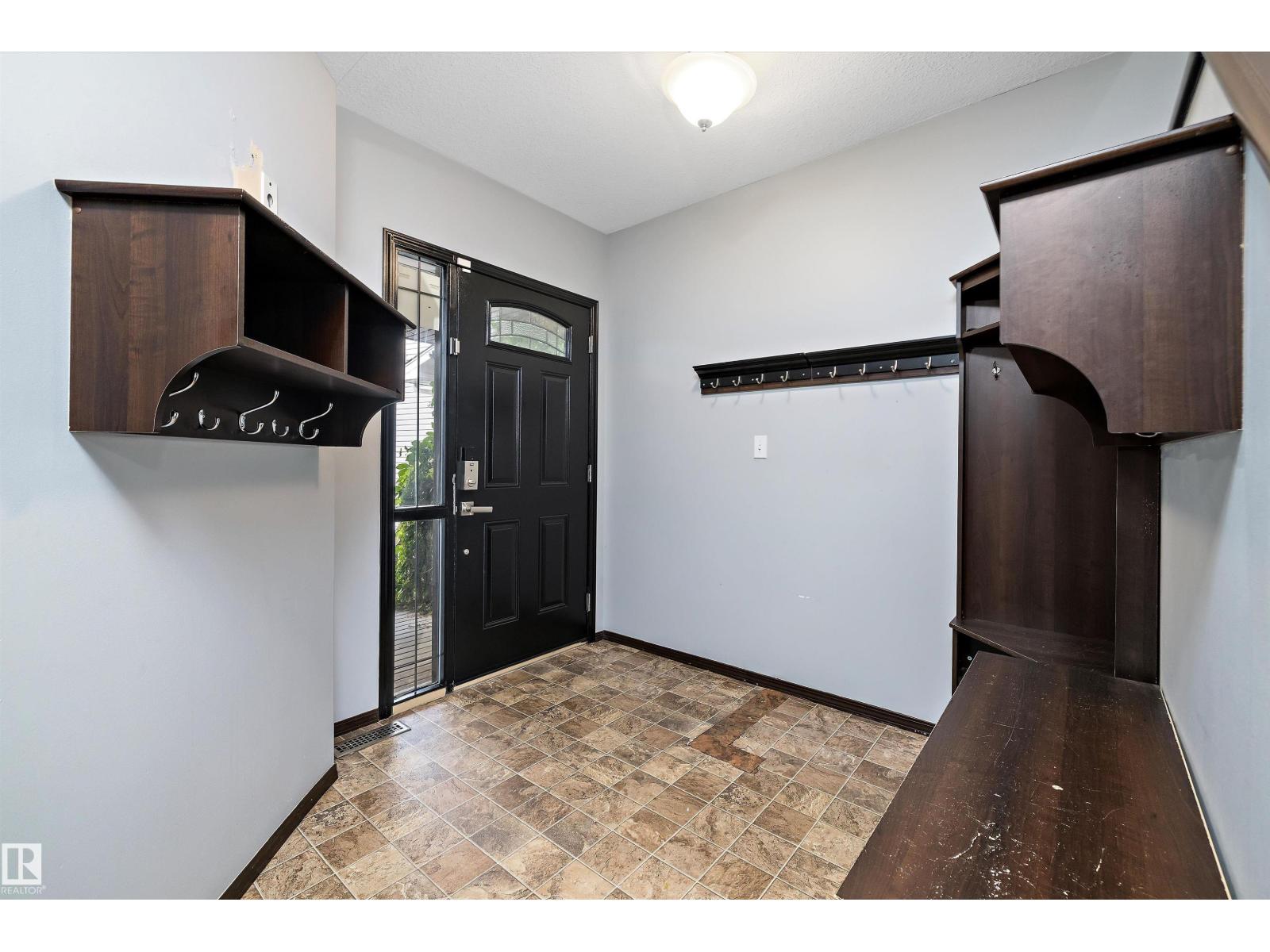 Photo 22 of 16715 114 St Nw, Edmonton AB