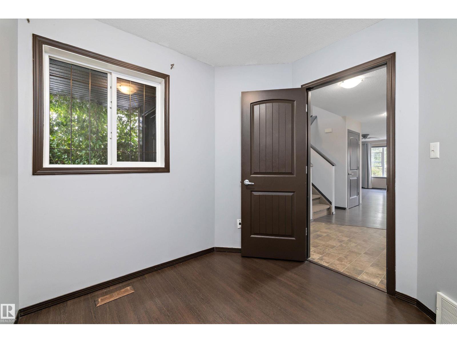 Photo 5 of 16715 114 St Nw, Edmonton AB
