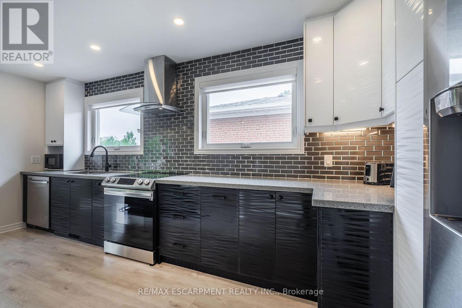Photo 9 of 1496 Tyneburn Crescent, Mississauga ON