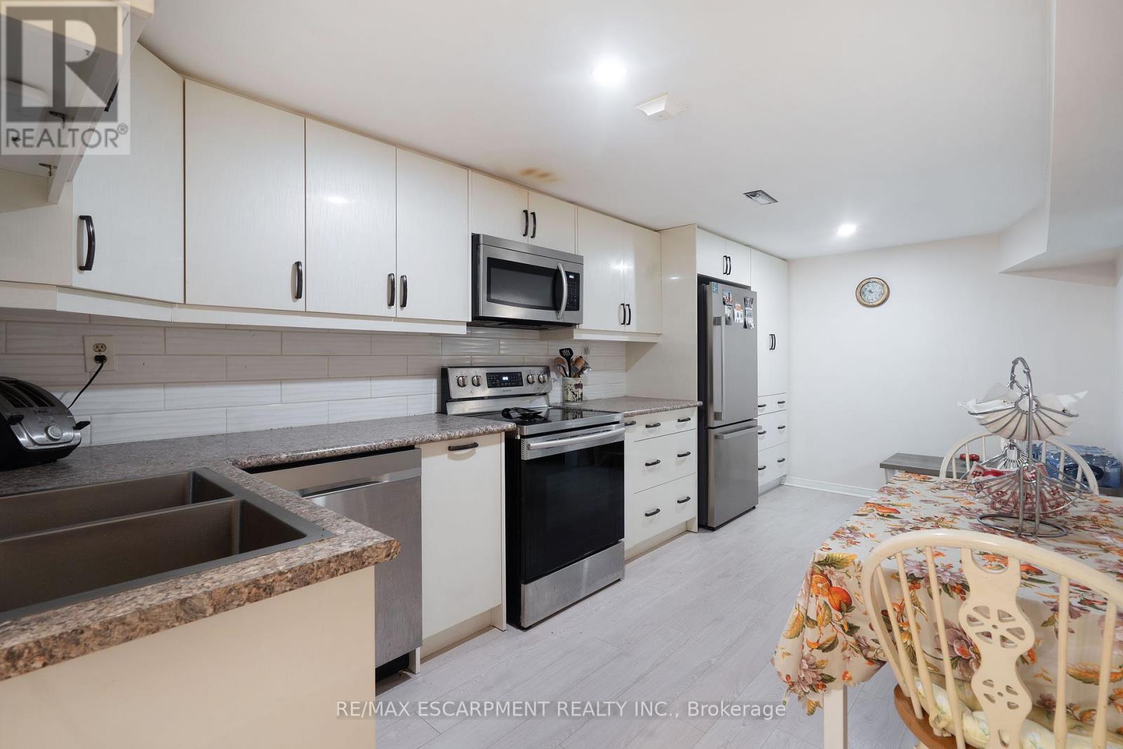 Photo 21 of 1496 Tyneburn Crescent, Mississauga ON