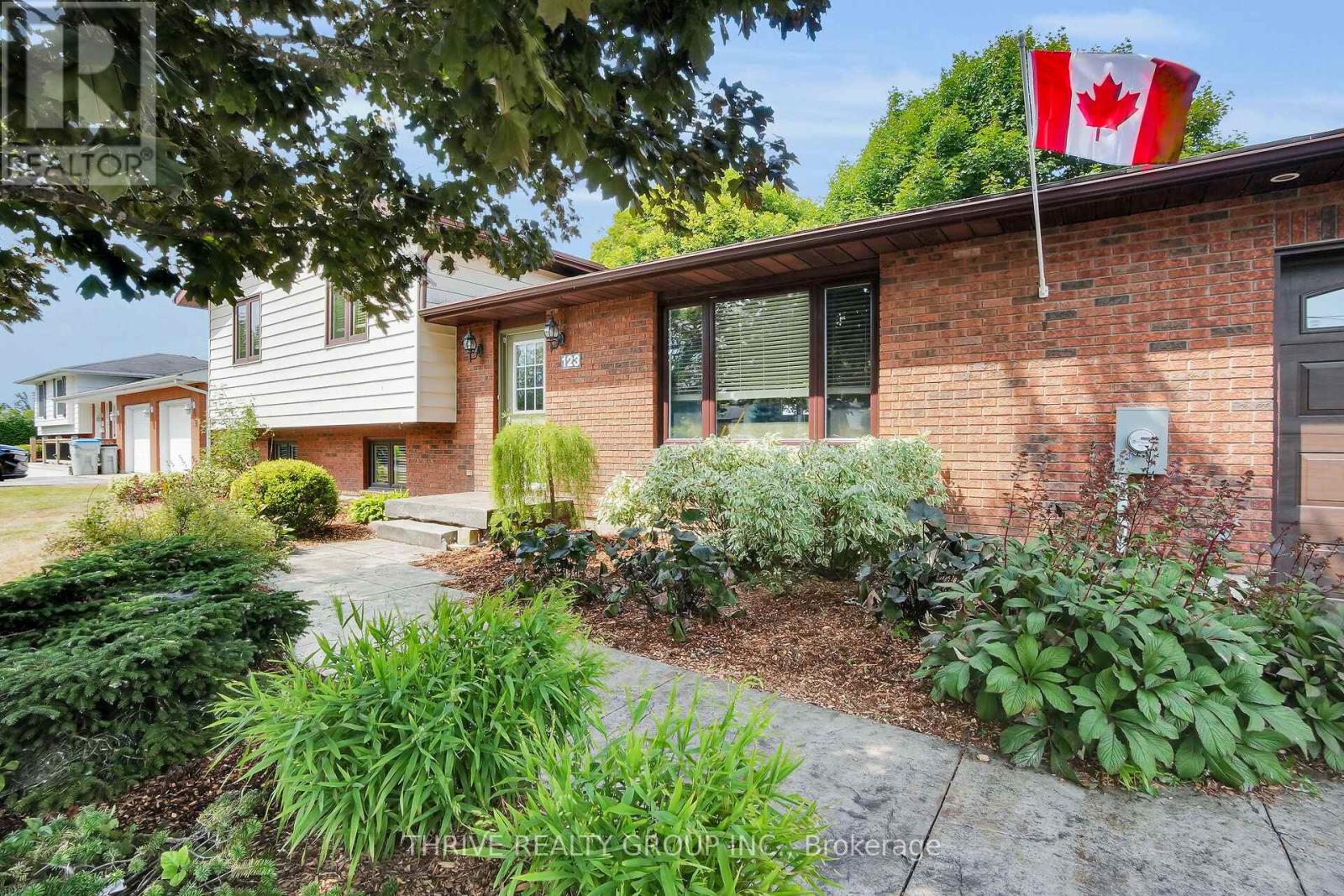 Single Family House for Sale in  MICHELLE AVENUE North Middlesex (Parkhill) 