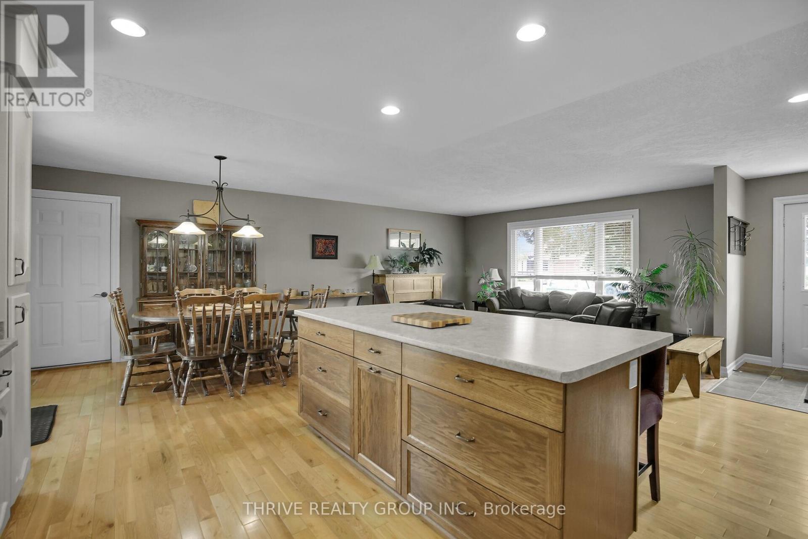 Single Family House for Sale in  MICHELLE AVENUE North Middlesex (Parkhill) 