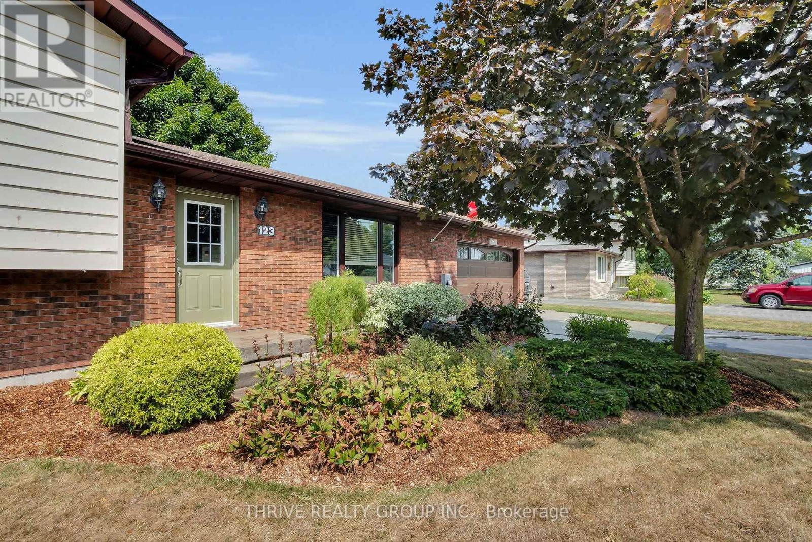 Single Family House for Sale in  MICHELLE AVENUE North Middlesex (Parkhill) 
