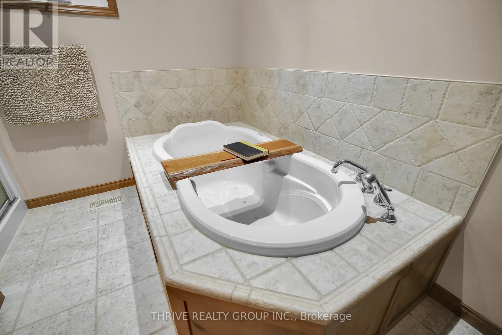 Single Family House for Sale in  MICHELLE AVENUE North Middlesex (Parkhill) 