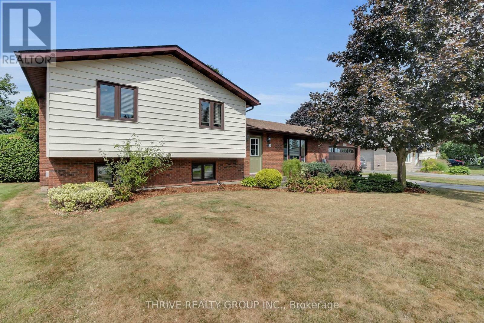 Single Family House for Sale in  MICHELLE AVENUE North Middlesex (Parkhill) 