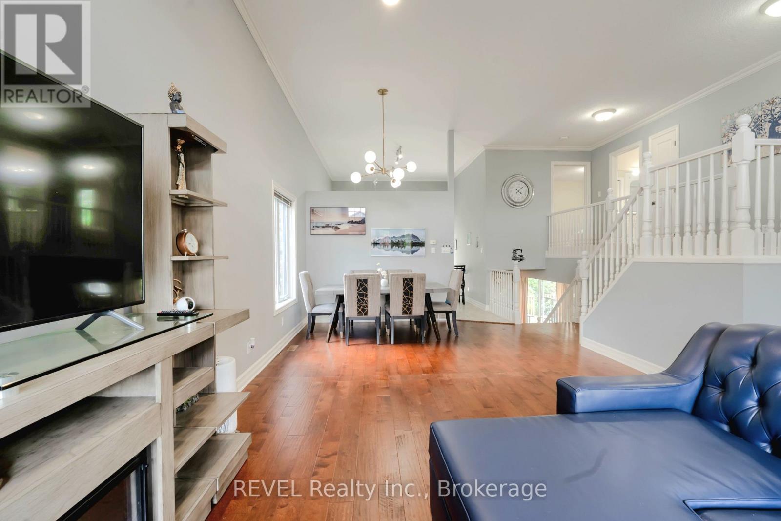 Photo 11 of 1085 South Wenige Drive, London North ON