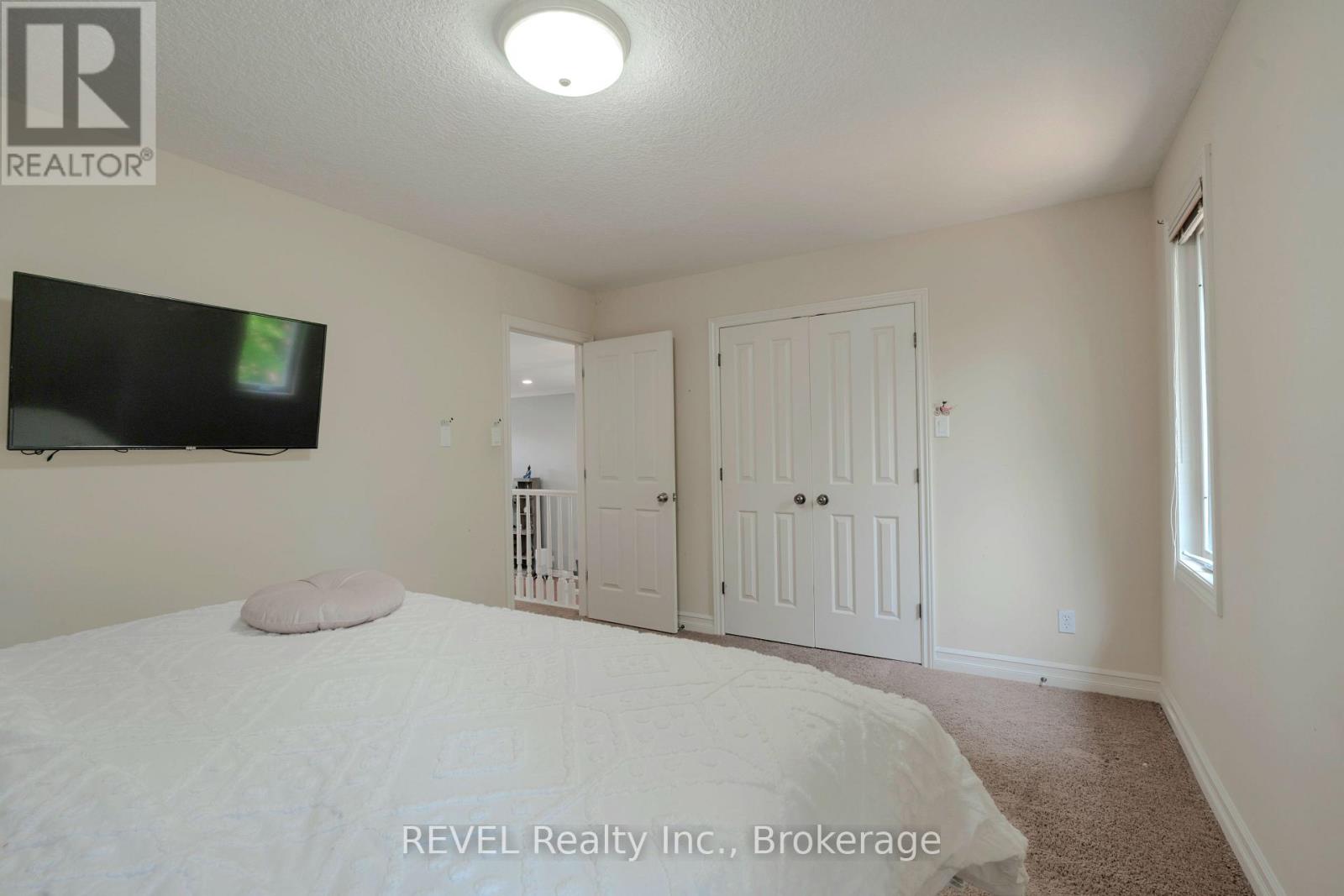 Photo 24 of 1085 South Wenige Drive, London North ON