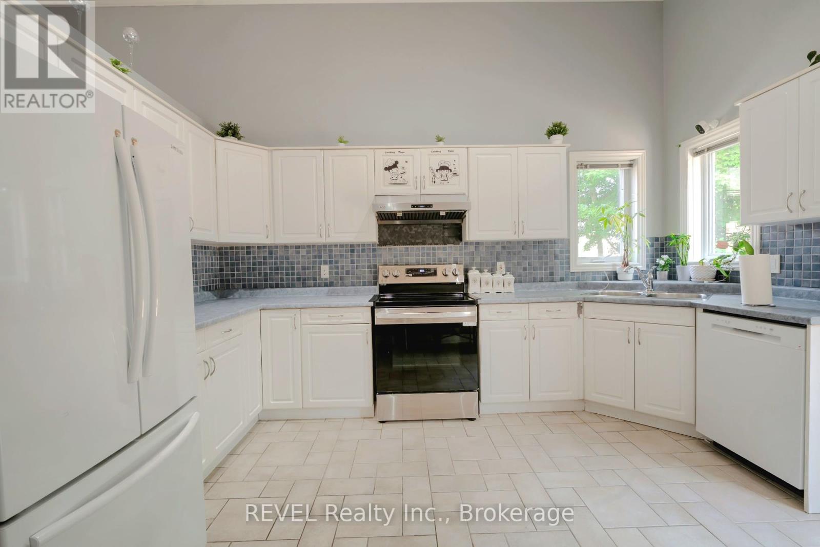Photo 15 of 1085 South Wenige Drive, London North ON