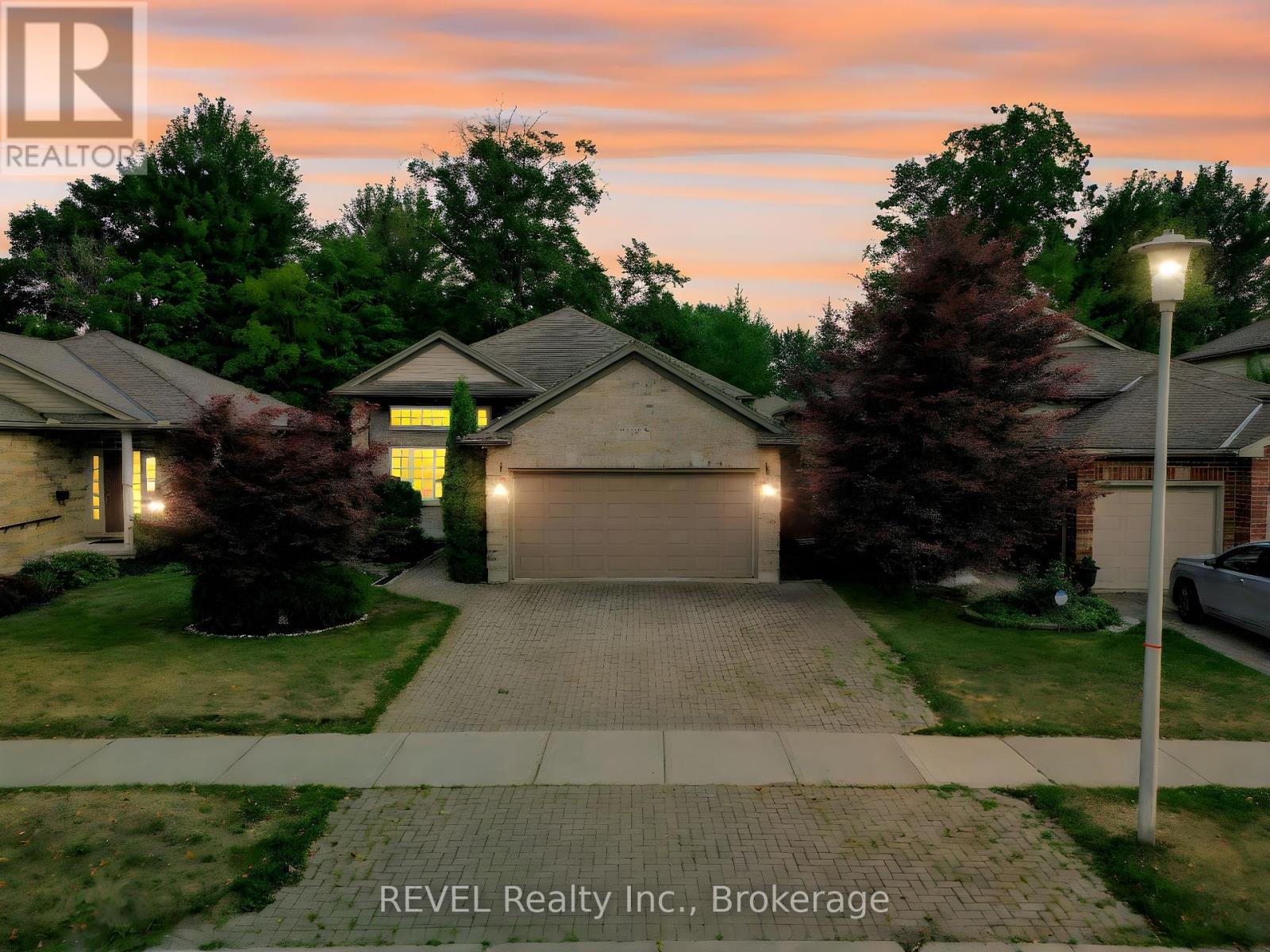 Photo 2 of 1085 South Wenige Drive, London North ON