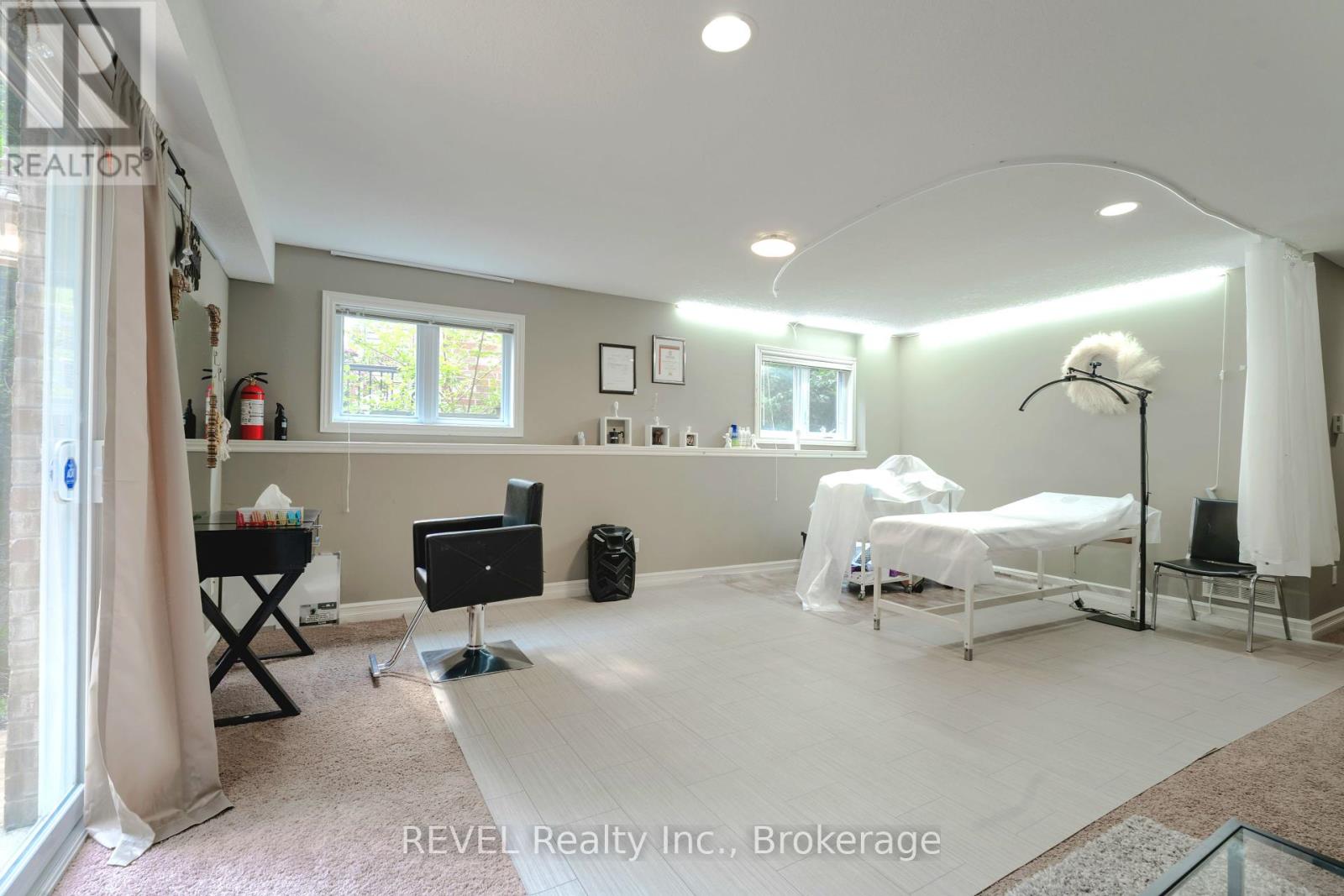Photo 28 of 1085 South Wenige Drive, London North ON