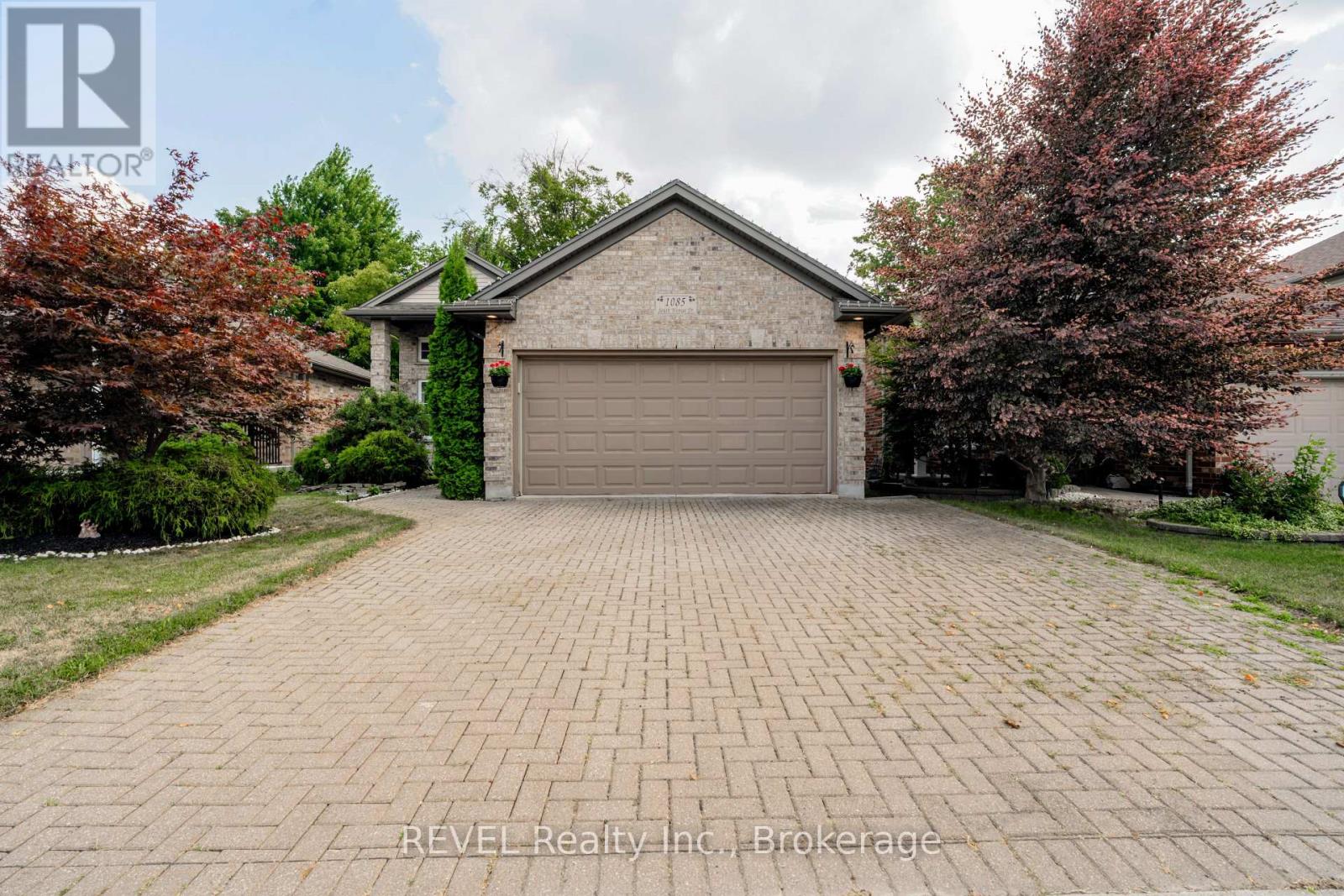 Photo 3 of 1085 South Wenige Drive, London North ON