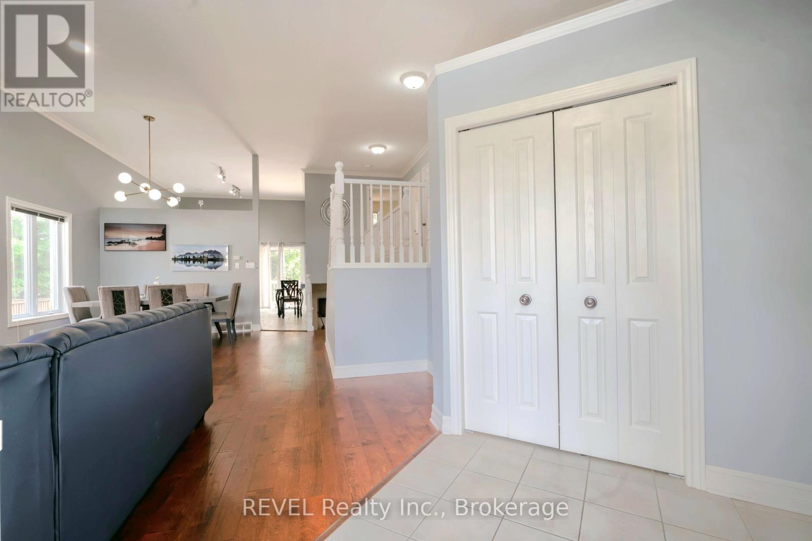 Photo 8 of 1085 South Wenige Drive, London North ON