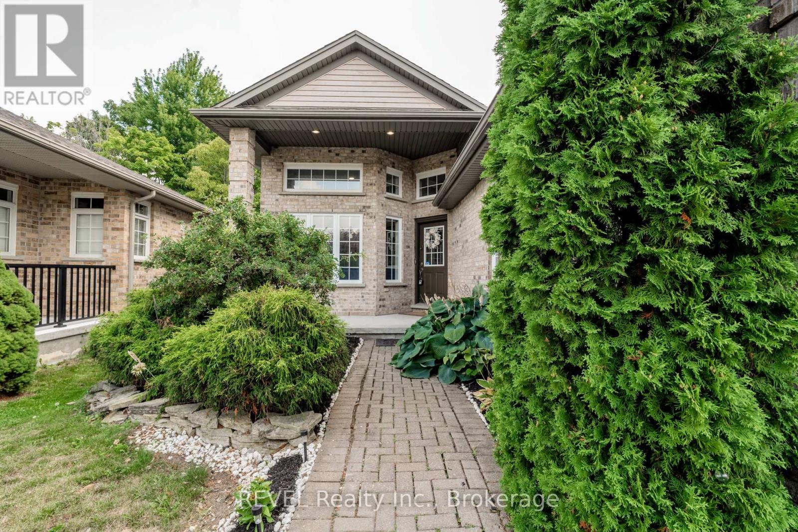 Photo 5 of 1085 South Wenige Drive, London North ON