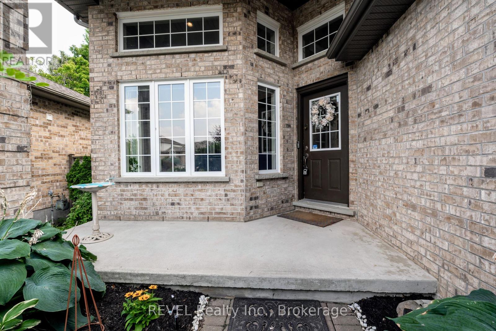 Photo 6 of 1085 South Wenige Drive, London North ON