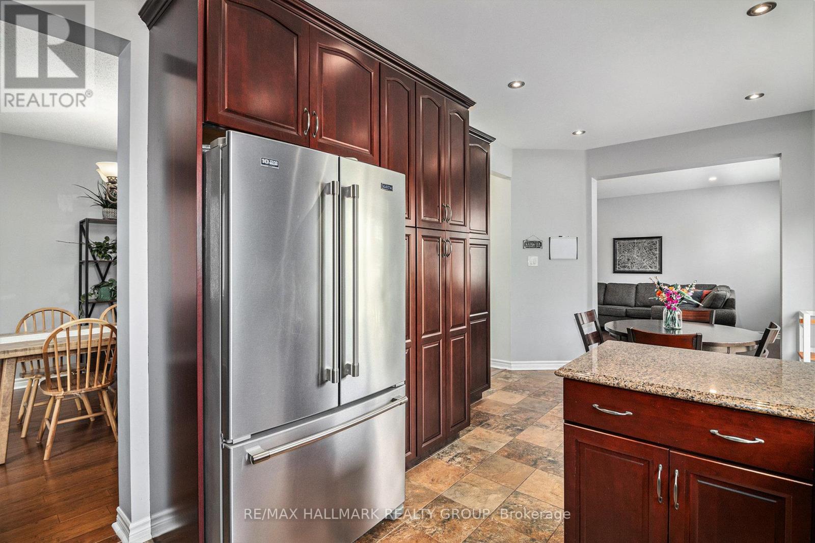 Photo 10 of 1565 Winterport Way, Ottawa ON