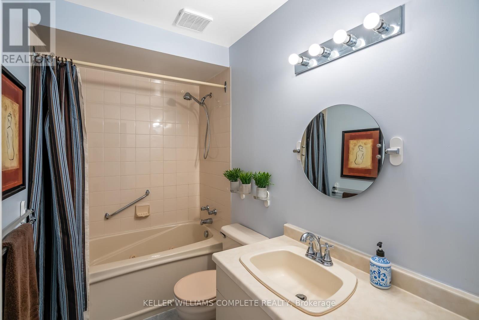 Photo 13 of 56 Stoney Brook Crescent, St Catharines ON