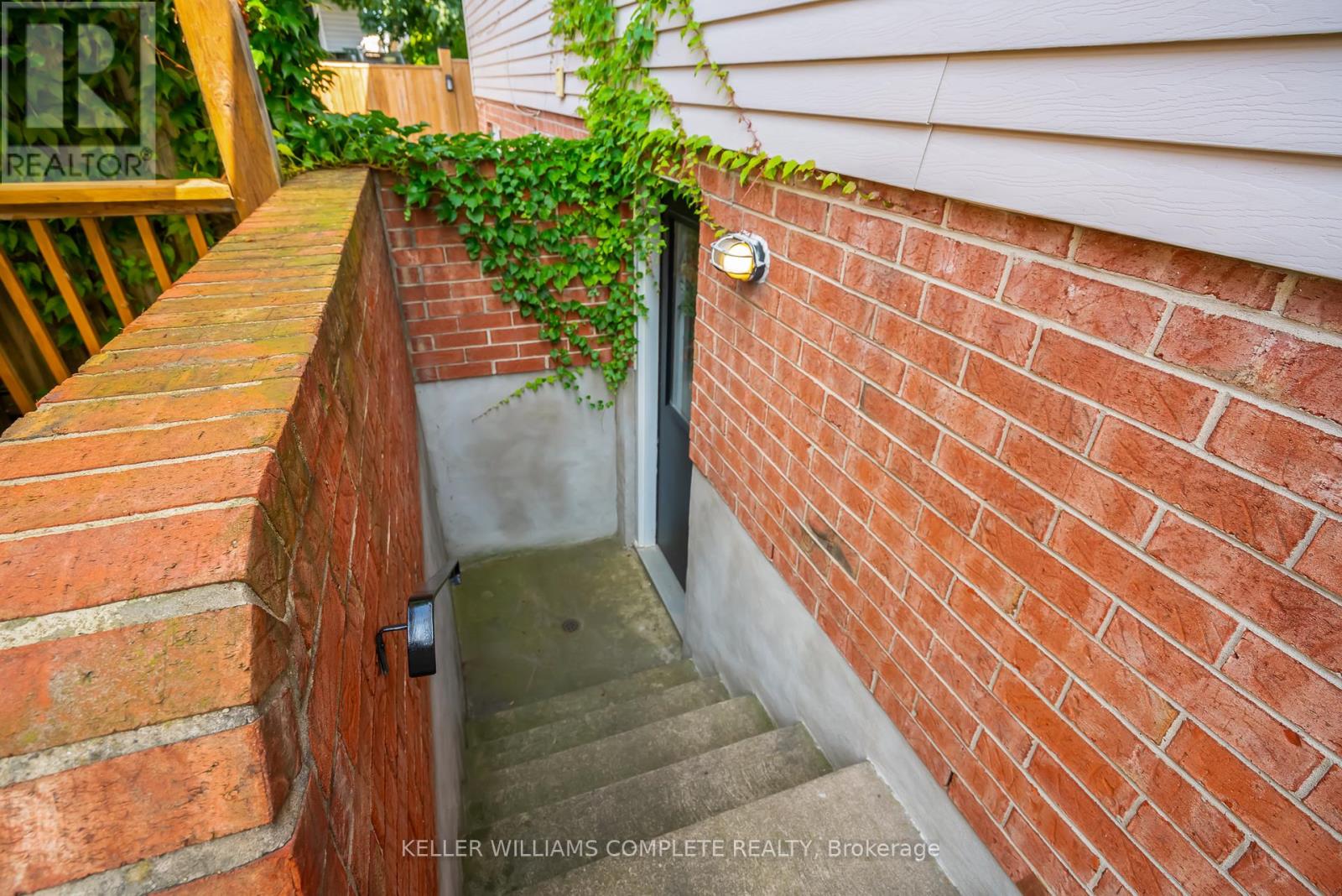 Photo 25 of 56 Stoney Brook Crescent, St Catharines ON