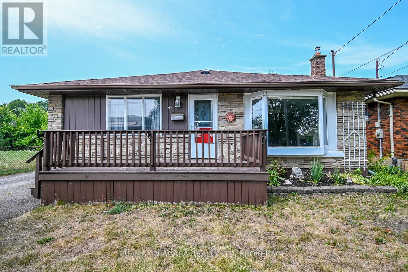 Photo 1 of 69 Golden Boulevard W, Welland ON