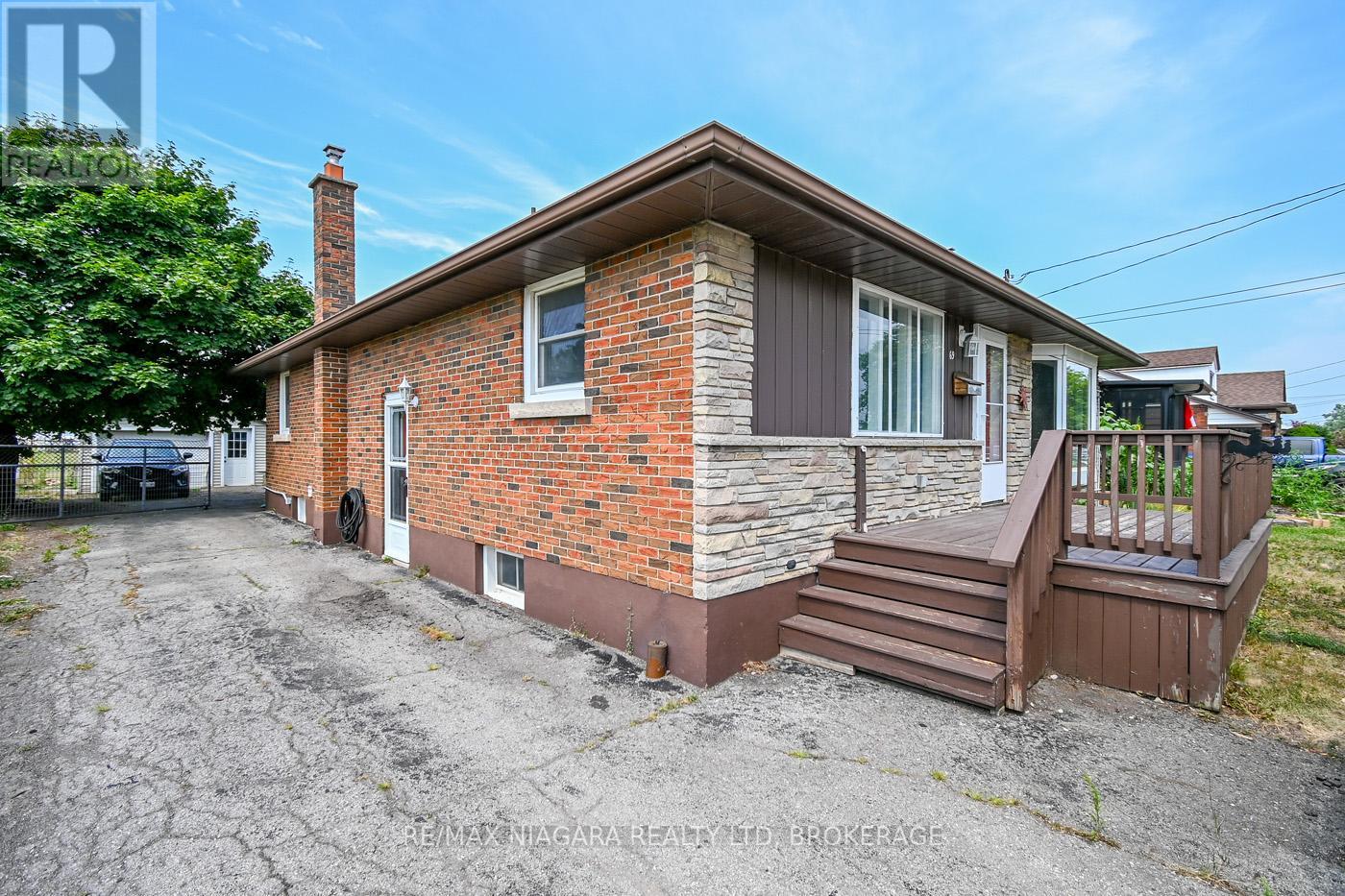 Photo 30 of 69 Golden Boulevard W, Welland ON