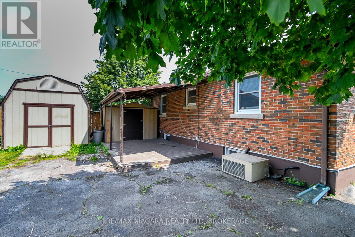 Photo 31 of 69 Golden Boulevard W, Welland ON