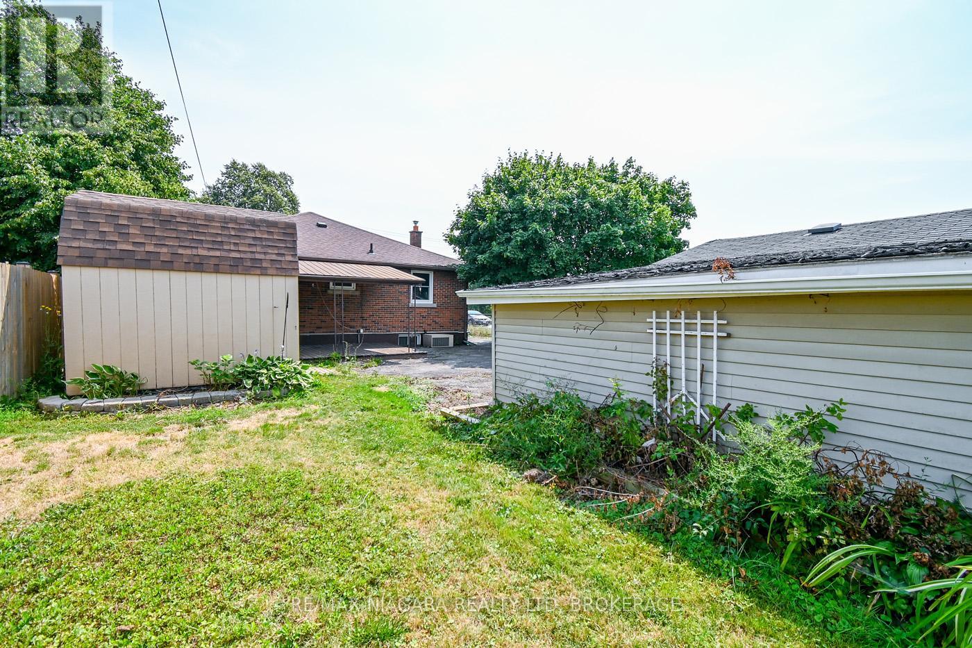 Photo 35 of 69 Golden Boulevard W, Welland ON