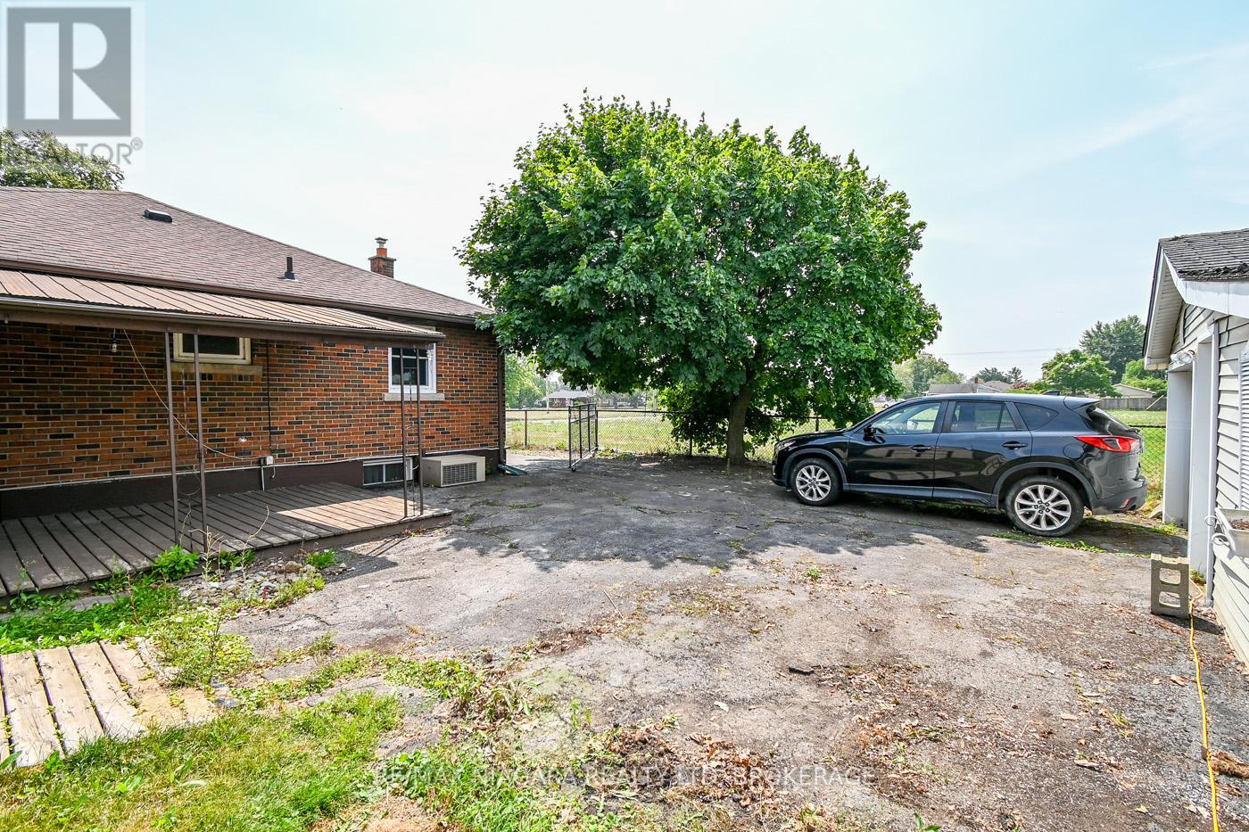 Photo 36 of 69 Golden Boulevard W, Welland ON