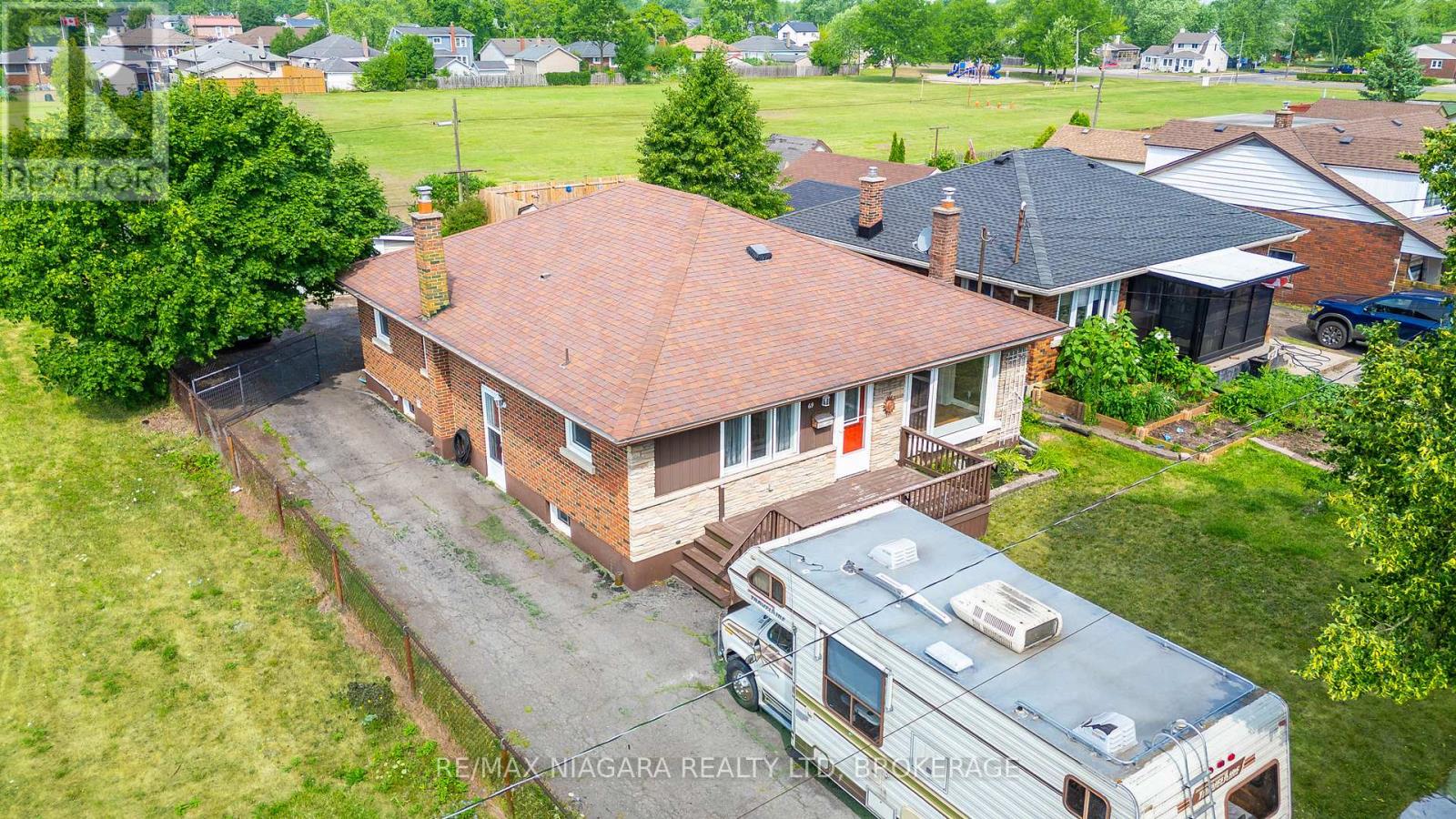 Photo 39 of 69 Golden Boulevard W, Welland ON