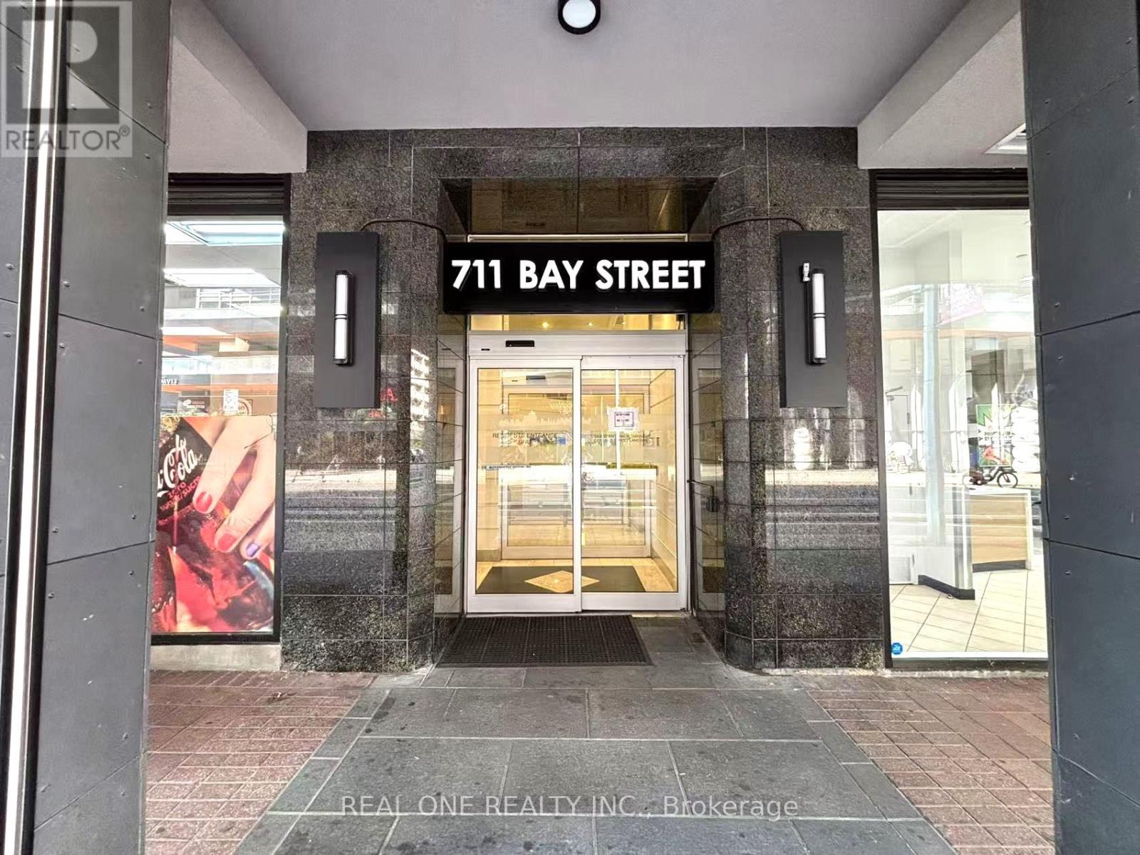 Photo 3 of 1012 711 Bay Street, Toronto ON