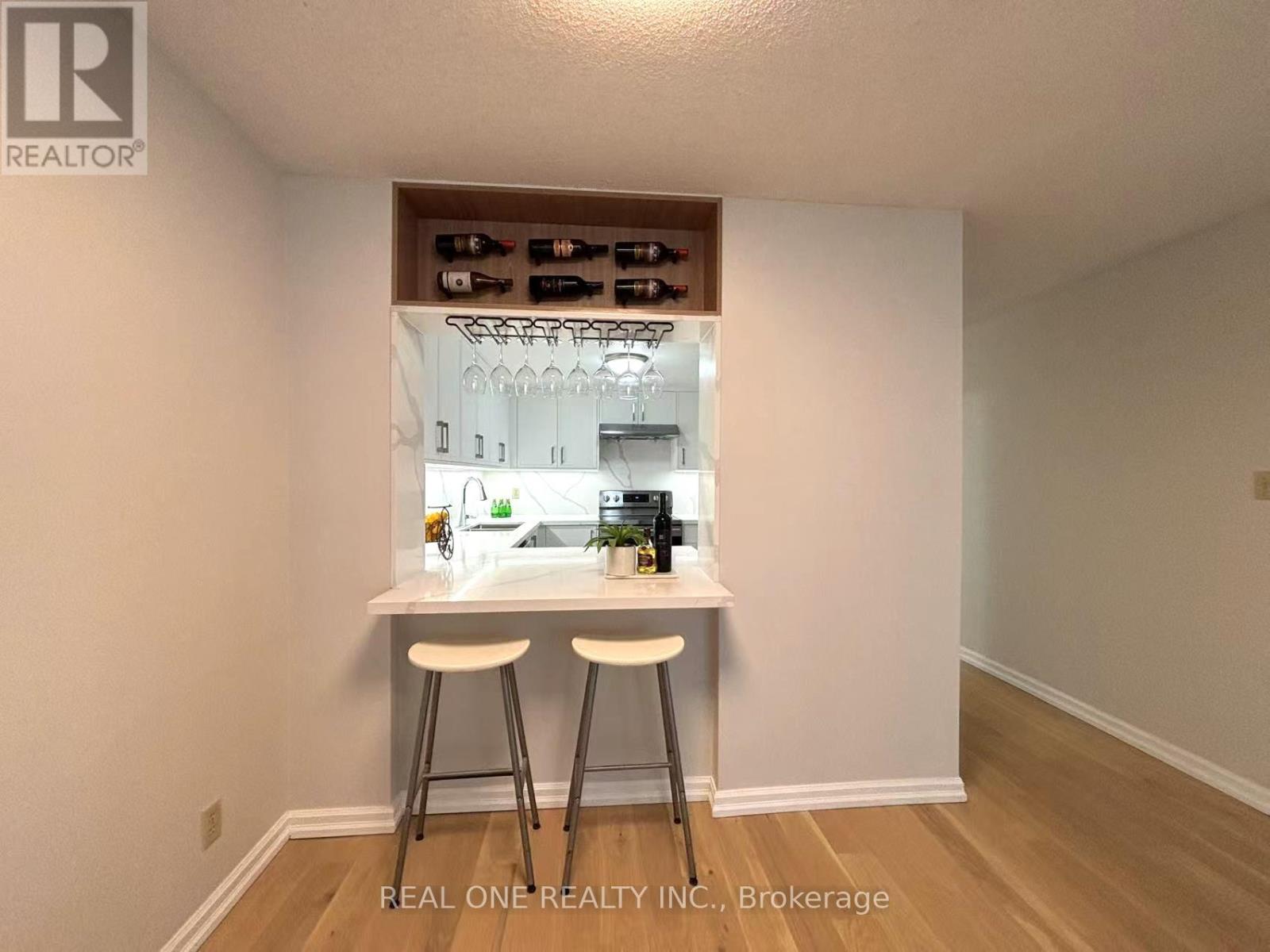 Photo 18 of 1012 711 Bay Street, Toronto ON