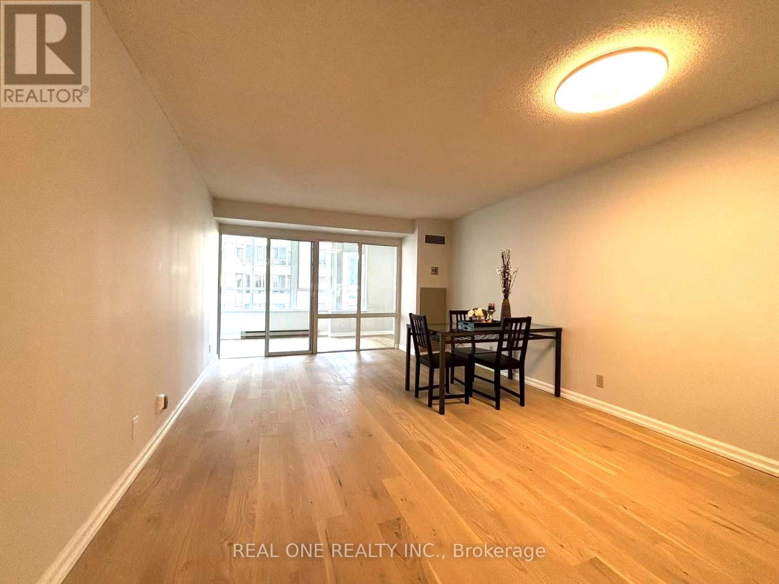 Photo 5 of 1012 711 Bay Street, Toronto ON