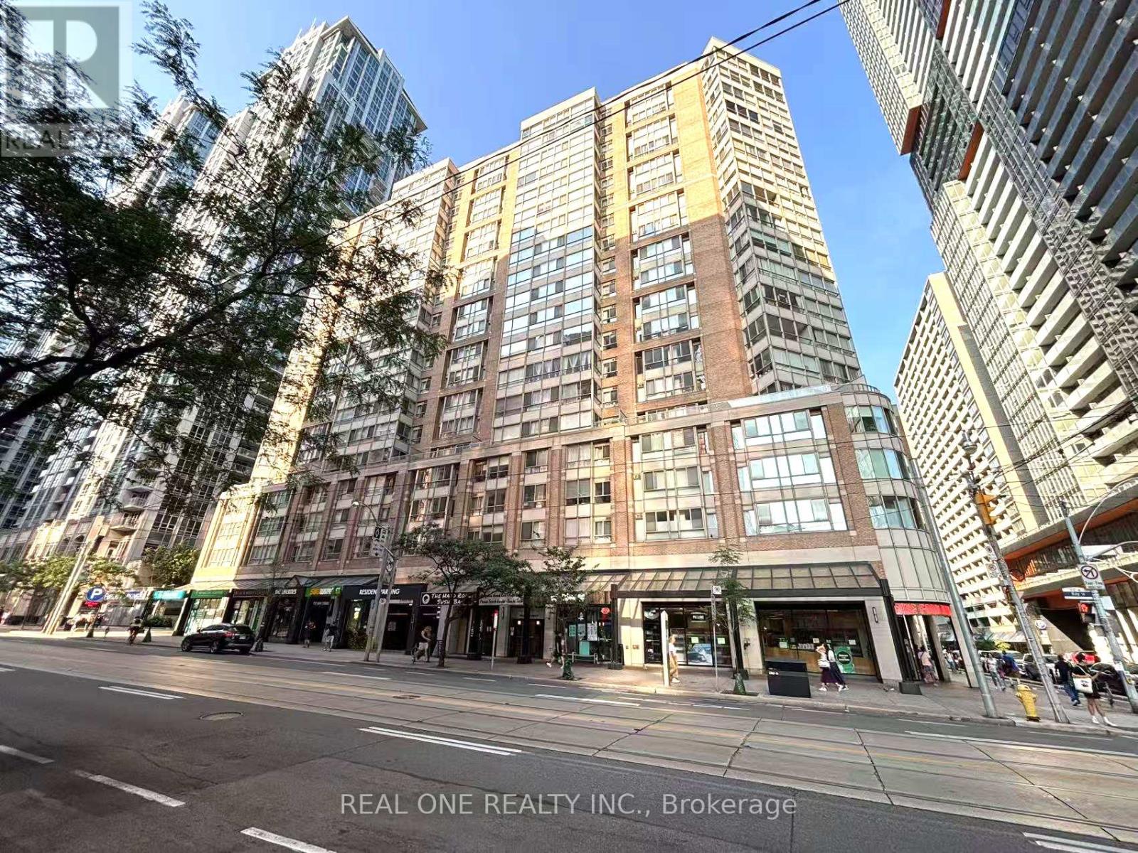 Photo 12 of 1012 711 Bay Street, Toronto ON
